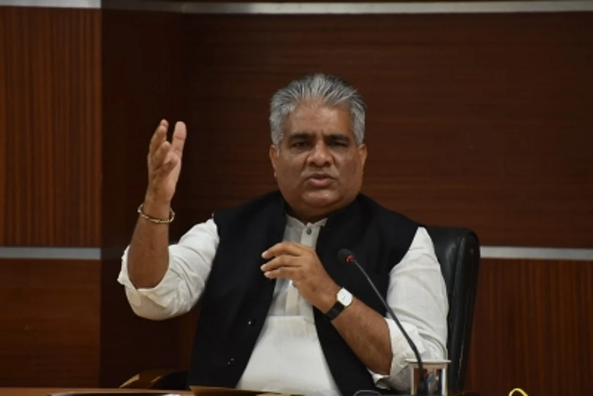 प्रवासी पक्षियों को जीवित रहने में मदद करना पसंद की बात नहीं बल्कि हमारे अस्तित्व के लिए जरूरी