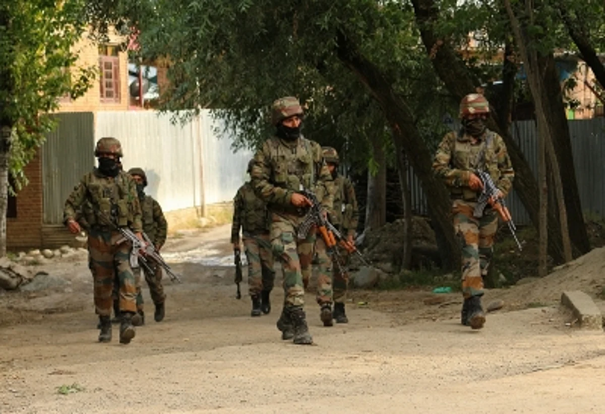 आतंकियों के खिलाफ अभियान की निगरानी के लिए श्रीनगर पहुंचे आईबी के आतंकवाद रोधी प्रमुख