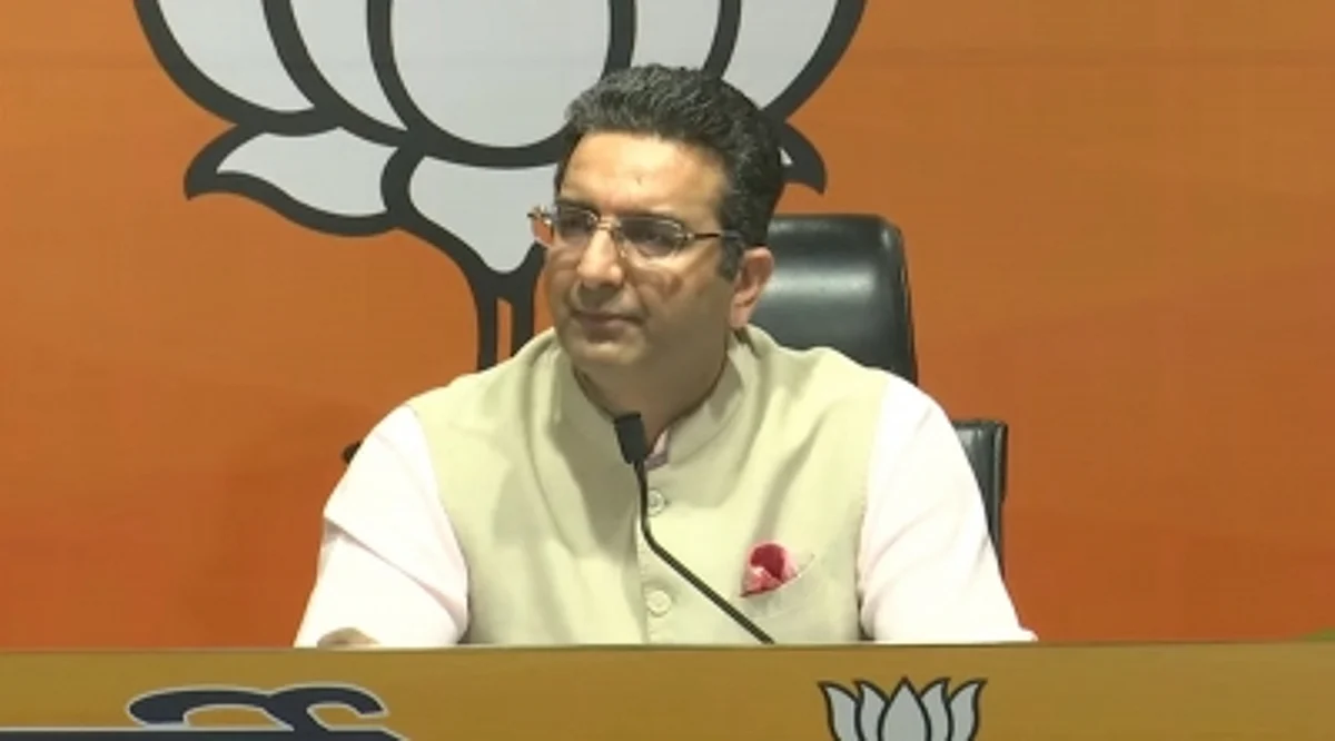 मनीष तिवारी की किताब को लेकर भाजपा ने सोनिया-राहुल की चुप्पी पर उठाए सवाल