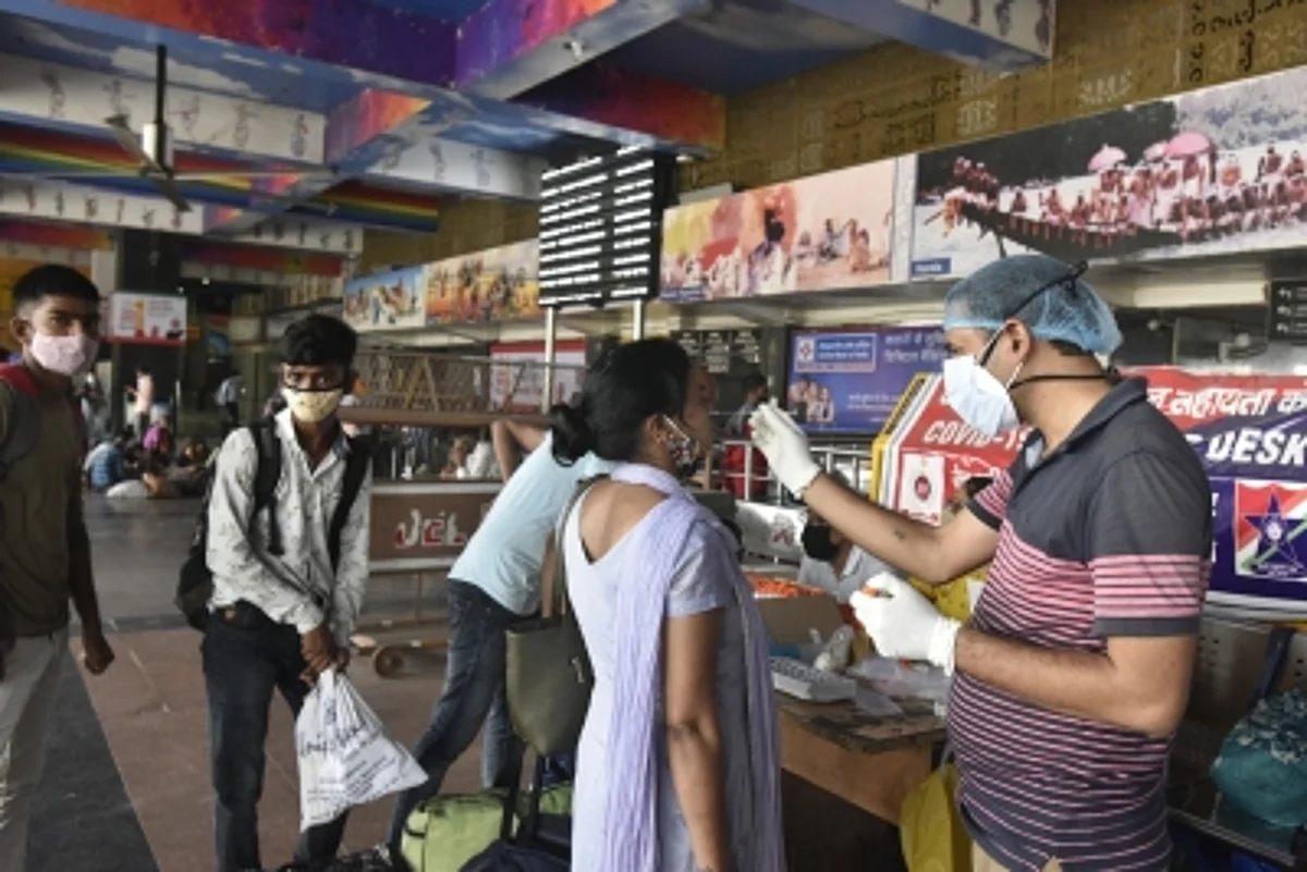 भारत में कोरोना के 11,850 नए मामले, 555 मौतें