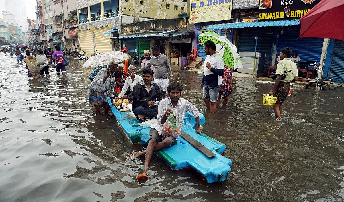 Chennai Tamil Nadu Rains | तमिलनाडु में भीषण बारिश से अब तक 14 की मौत, यातायात प्रभावित, कई उड़ानें ठप