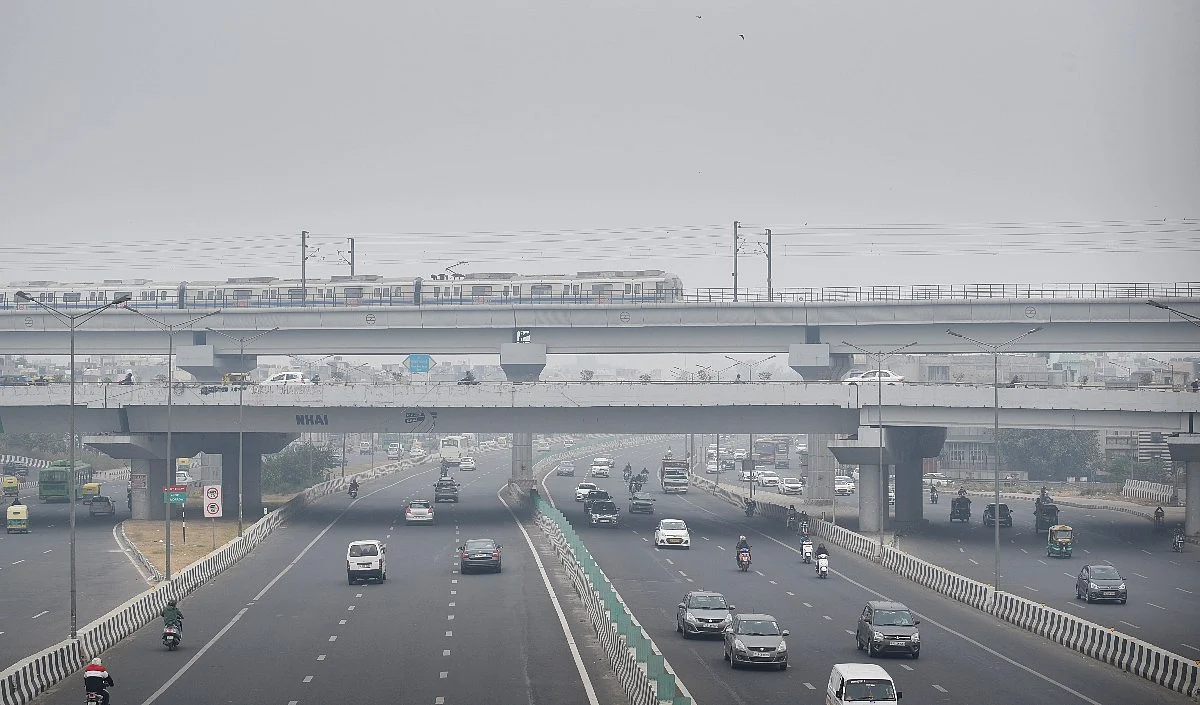 Delhi Pollution | आपातकालीन स्थिति में पहुंचा दिल्ली का प्रदूषण! बाहर जाने की मनाही, अस्थमा रोगियों के लिए जानलेवा