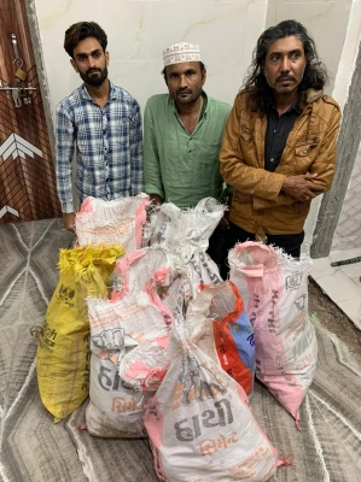 गुजरात एटीएस ने 120 किलो हेरोइन जब्त की, 3 गिरफ्तार