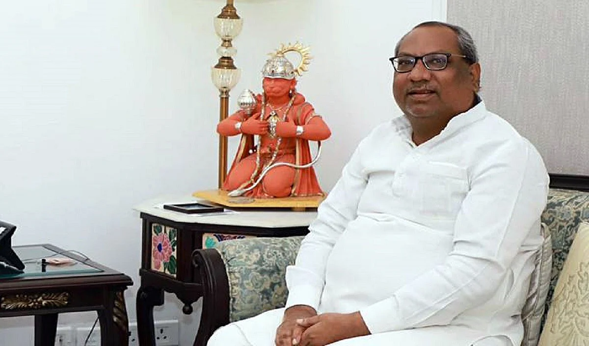 अखिलेश पर संजय निषाद का तंज, जो अपना परिवार नहीं संभाल पाया, वह प्रदेश क्या संभालेगा