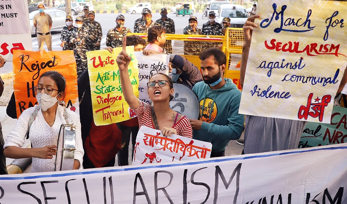 त्रिपुरा हिंसा : उच्चतम न्यायालय ने पुलिस को बलपूर्वक कार्रवाई नहीं करने का निर्देश दिया