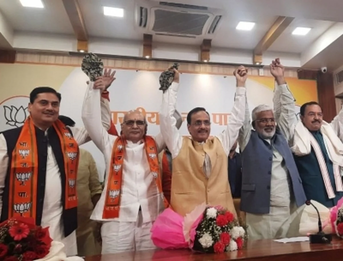 सपा के 4 विधान परिषद सदस्य बीजेपी में हुए शामिल