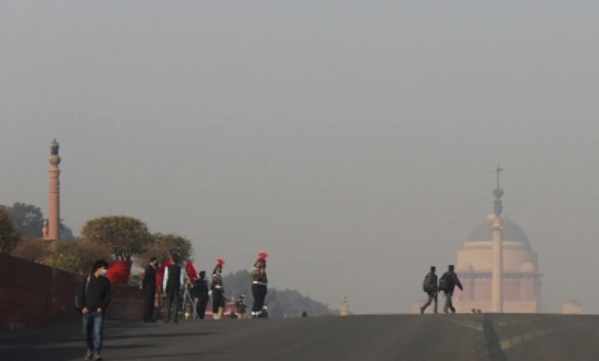 दिल्ली-एनसीआर में सुबह छाई धुंध, हवा की गुणवत्ता में सुधार