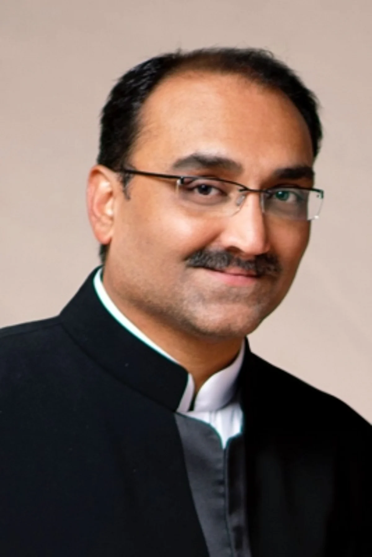 यशराज फिल्म्स अपने पहले ओटीटी प्रोजेक्ट के लिए 100 करोड़ रुपये खर्च करेगी