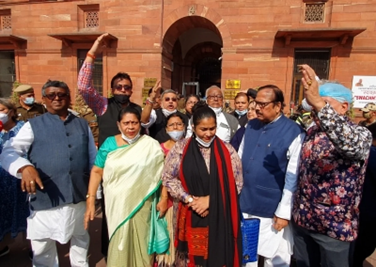 टीएमसी का गृह मंत्रालय के बाहर विरोध प्रदर्शन और धरना
