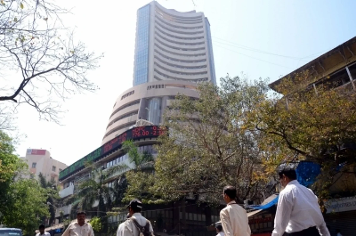 बाजार के शुरुआती कारोबार में दिखी बढ़त, फौरन आई गिरावट