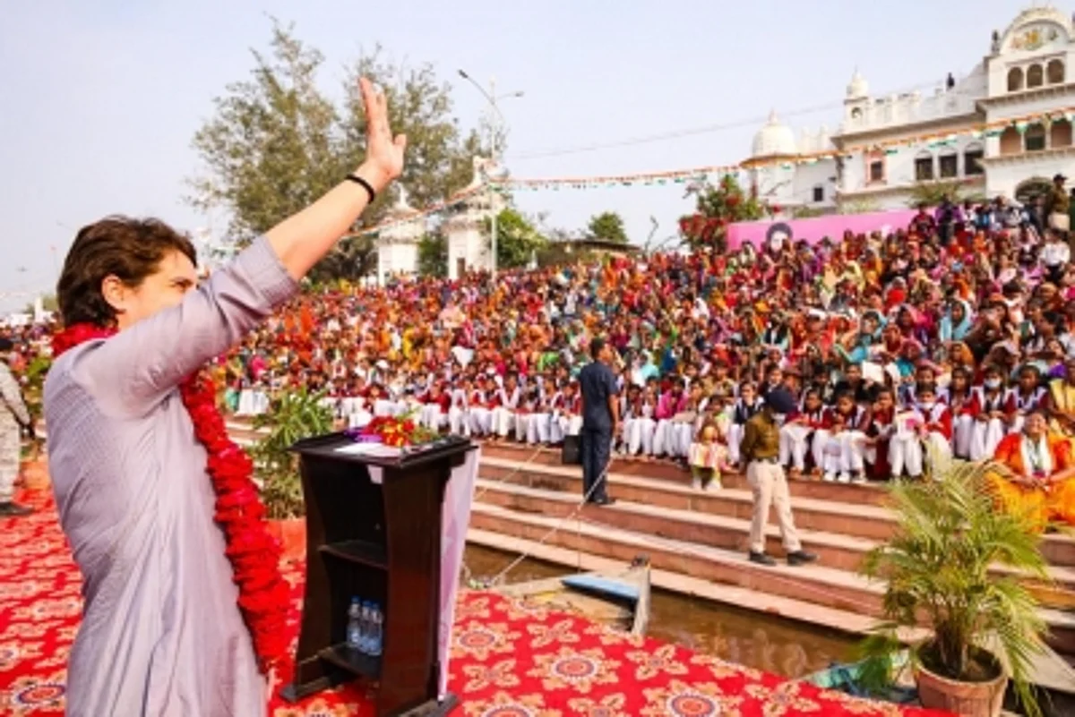 प्रियंका ने यूपी के चित्रकूट में महिलाओं से की बात