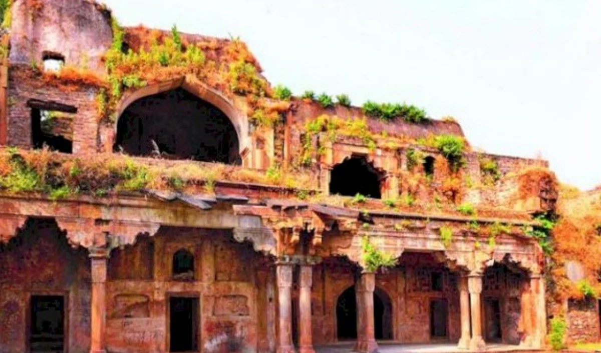 खस्ताहालत में है रानी कमलापति का महल, सरकार ने अब नहीं ली किले की सुध