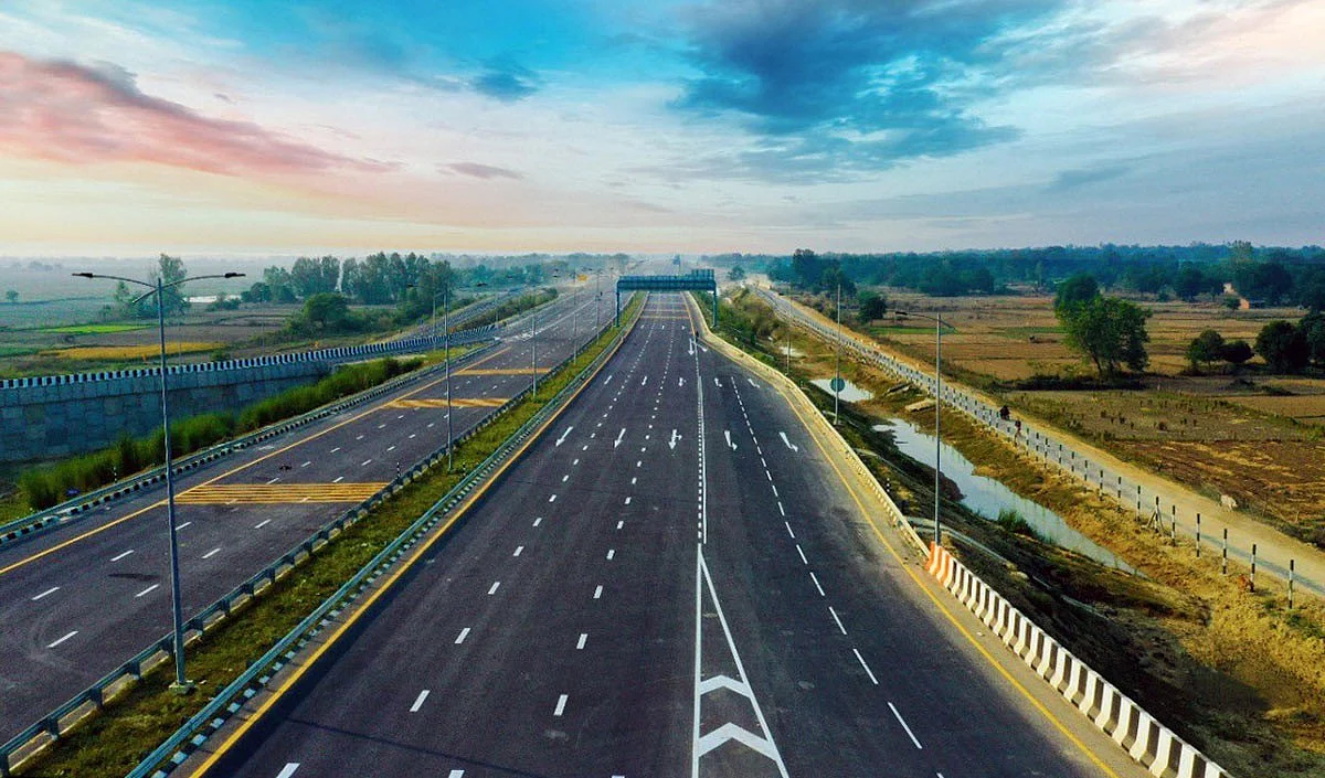 पूर्वांचल एक्सप्रेस-वे का निर्माण देश में सड़क क्रांति के लिहाज से अहम पड़ाव है
