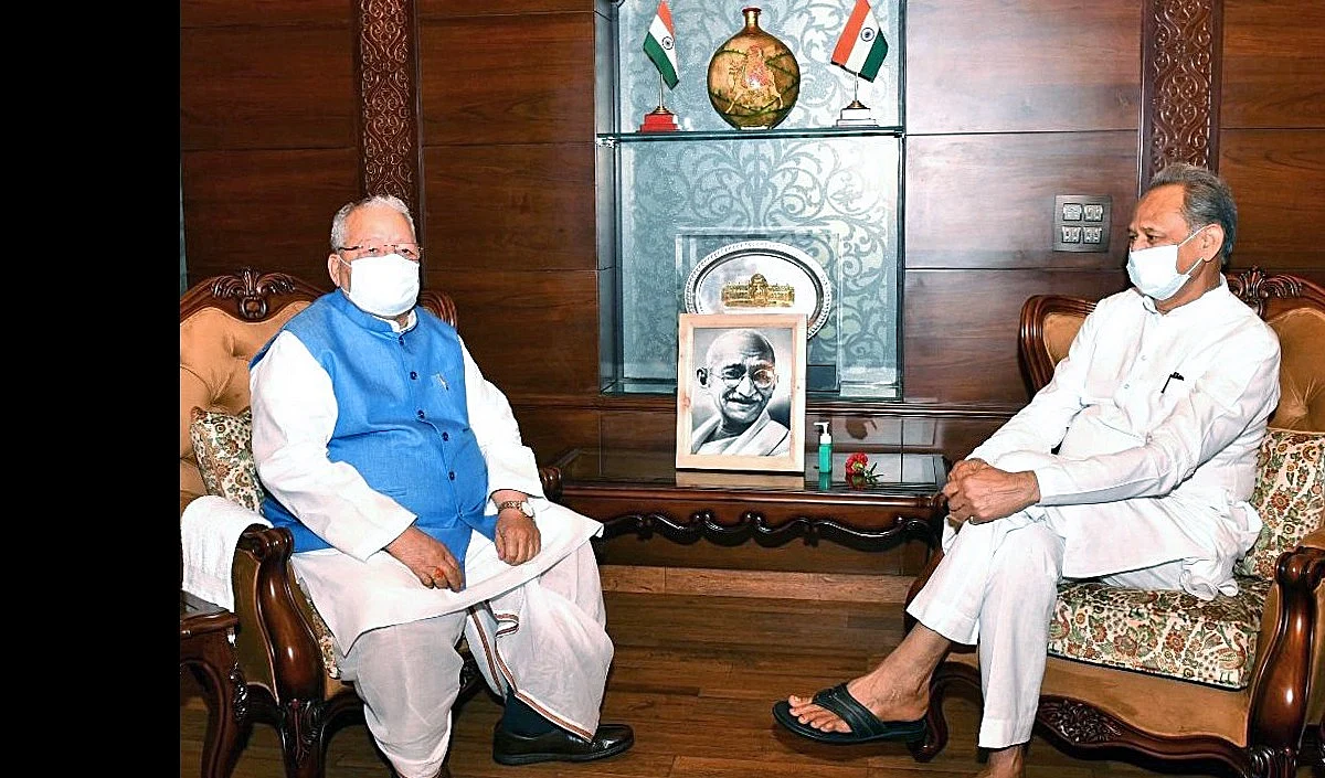 गहलोत ने अधिकारियों को सामाजिक सुरक्षा से जुड़ी घोषणाओं को प्राथमिकता देने का निर्देश दिया