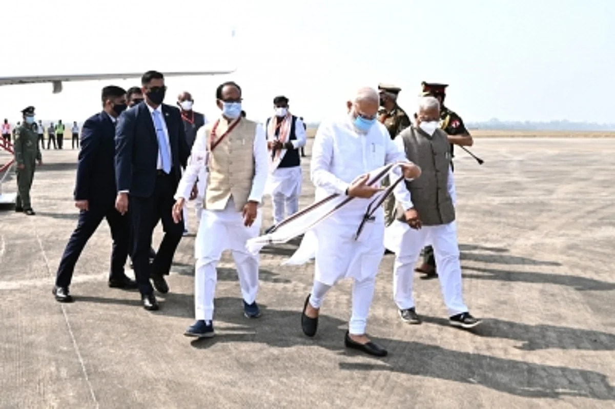 प्रधानमंत्री मोदी जंबूरी मैदान पहुॅचे, प्रदर्शनी का अवलोकन किया (लीड-1)