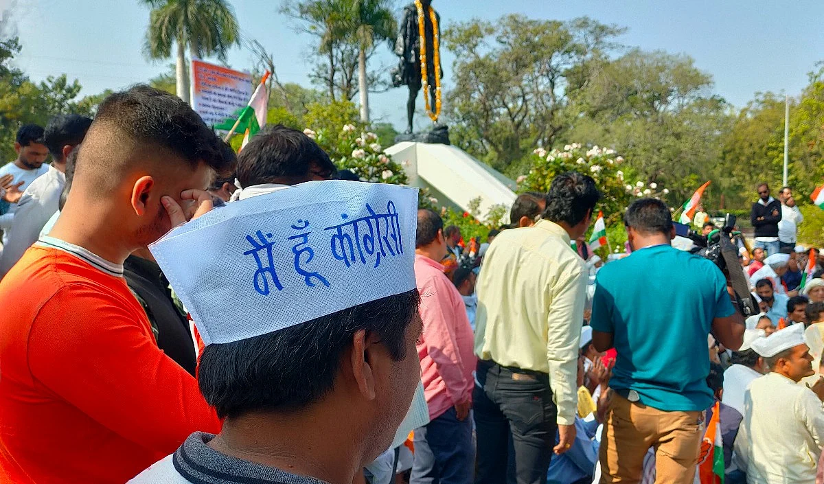 दिग्विजय सिंह ने किया रामधुन का पाठ, रामेश्वर शर्मा का घर बना छावनी