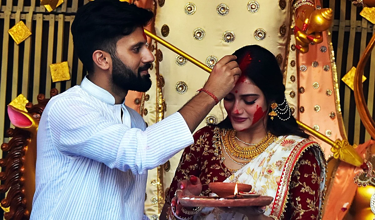 नुसरत जहां की पहली शादी क्यों टूटी? एक्स हसबैंड ने बाईसेक्सुअल वाली थ्योरी से उठाया पर्दा