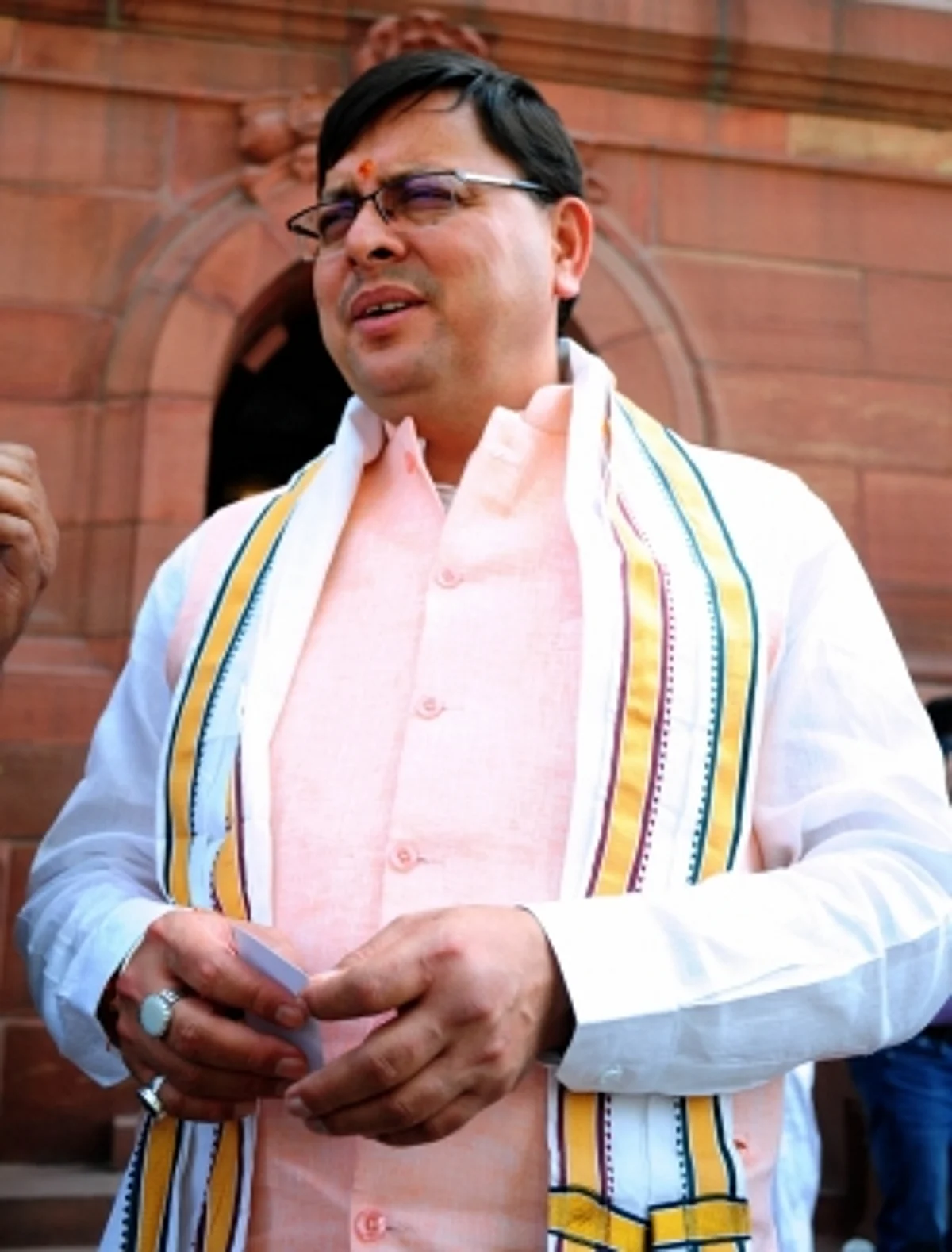 मुख्यमंत्री पुष्कर सिंह धामी ब्यूरोक्रेसी को लेकर सख्त, अधिकारियों को दिए आदेश - समय से आएं, जनता के फोन का दें जवाब