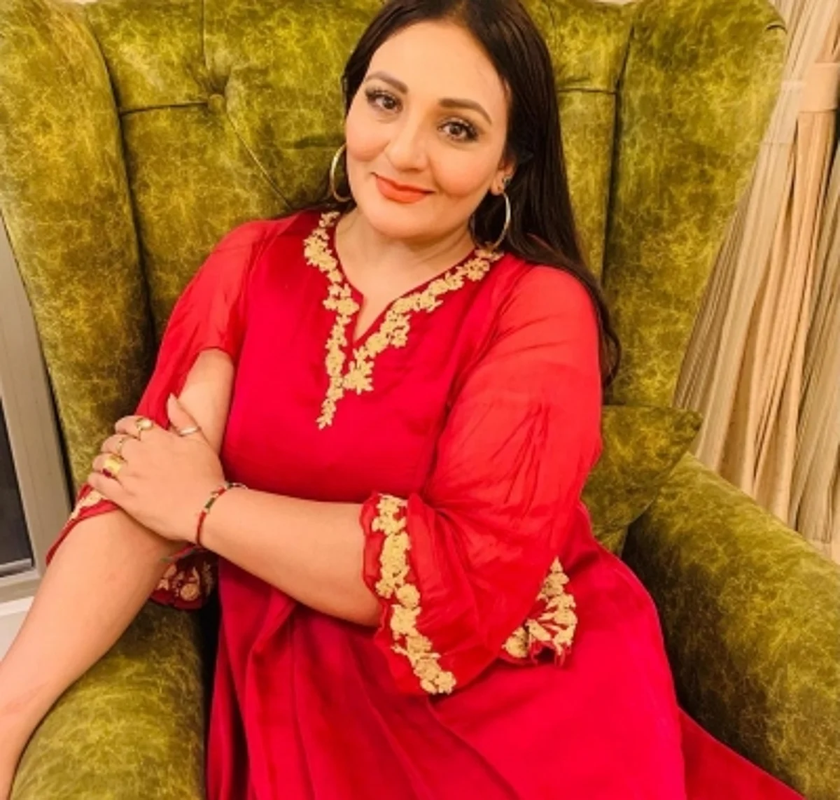 उर्वशी उपाध्याय पहुंची अपने होमटाउन, कहा- काम भी जरूरी और परिवार भी
