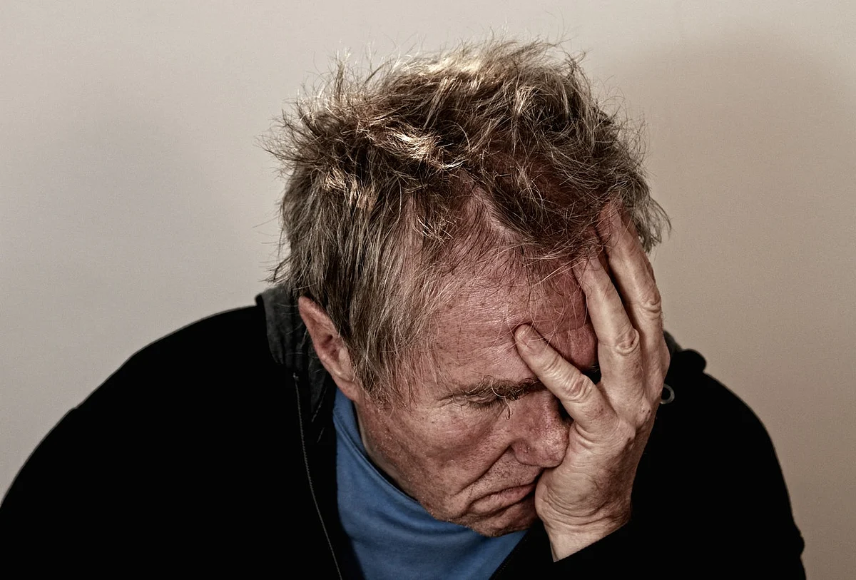 बुढ़ापे में डिप्रेशन कितना है जानलेवा - How much depression is severe for elder age people in Hindi