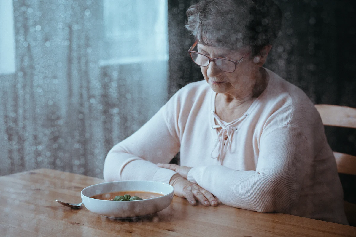 क्यों नहीं लगती भूख बुढ़ापे में - Causes of poor appetite in elderly in Hindi
