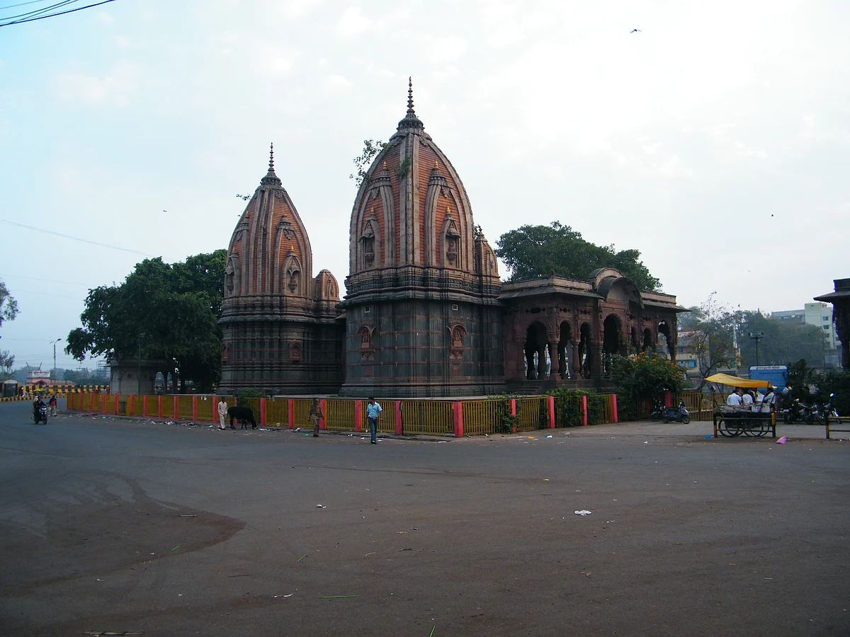 छतरी स्मारक के बारे में जानकारी - Chhatris in Hindi