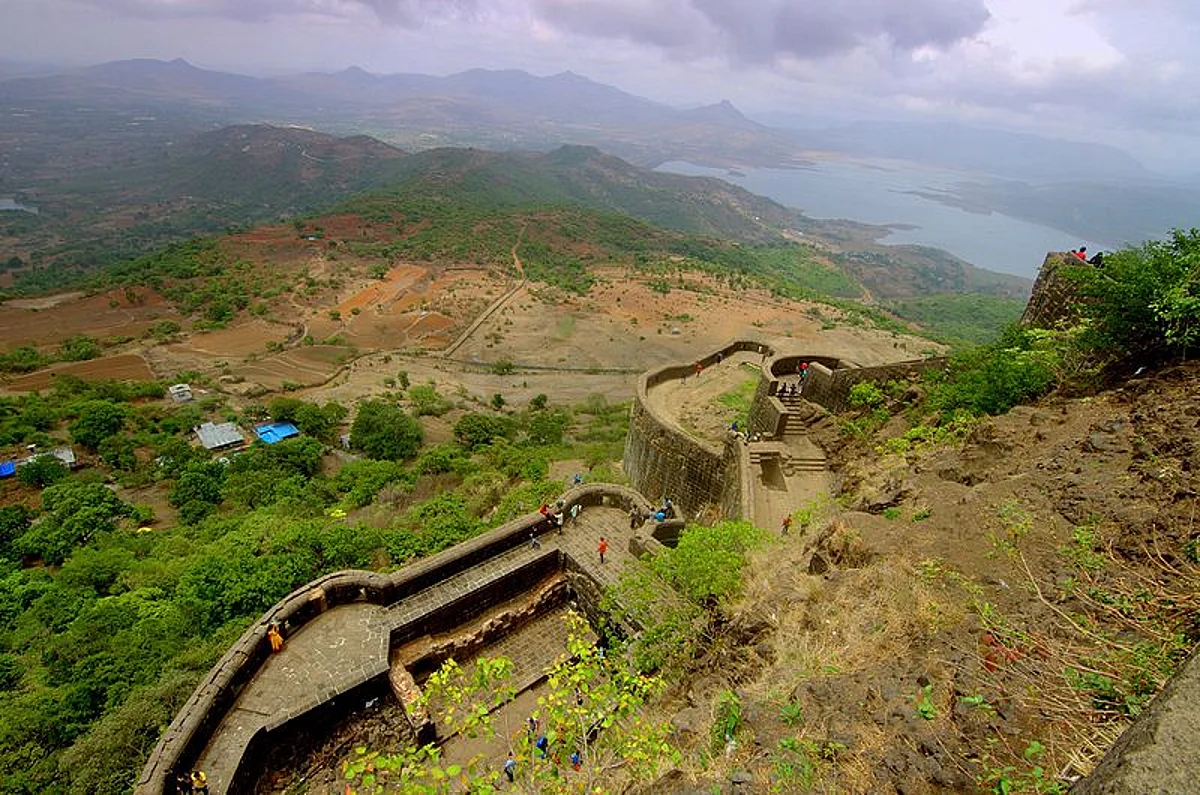 लोहगड किल्ला के बारे में जानकारी - Lohagad Fort in Hindi
