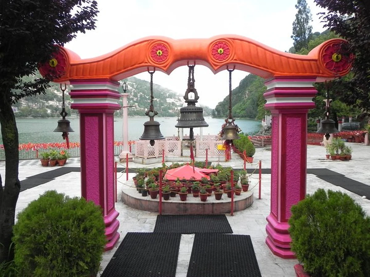 नैना देवी मंदिर के बारे में जानकारी - Naina Devi Temple in Hindi