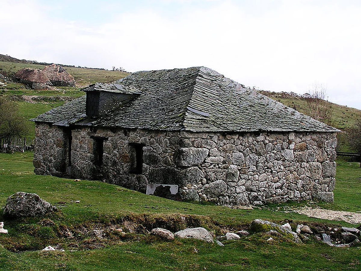 स्टोन हाउस के बारे में जानकारी - Stone House in Hindi