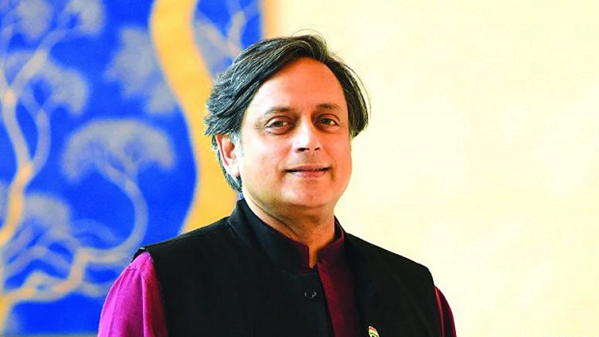सांसद शशि थरूर के खिलाफ गिरफ्तारी वारंट जारी