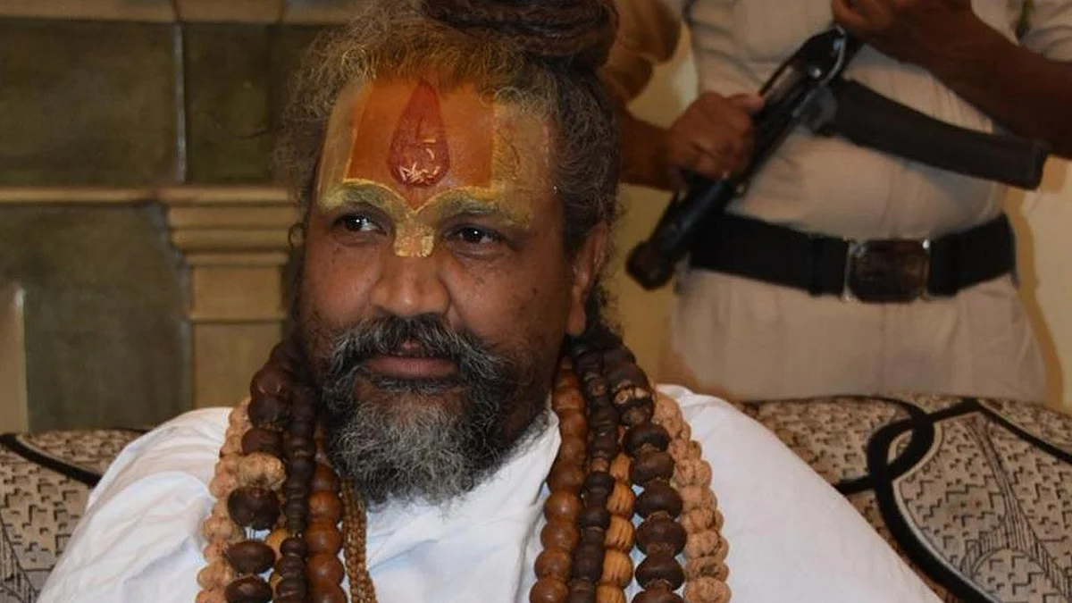 इंदौर : कंप्यूटर बाबा पर धमकाने का एक और केस दर्ज