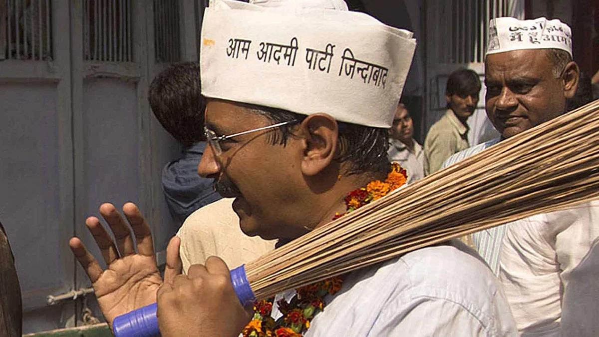 दिल्ली चुनाव : राजधानी की जनता को खूब पसंद आयी झाड़ू की सफाई