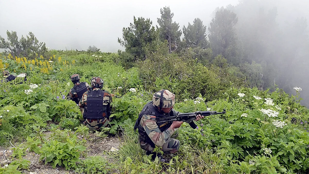 दिवाली के एक दिन पहले पाक की कायराना हरकत- LOC के इलाकों में की फायरिंग