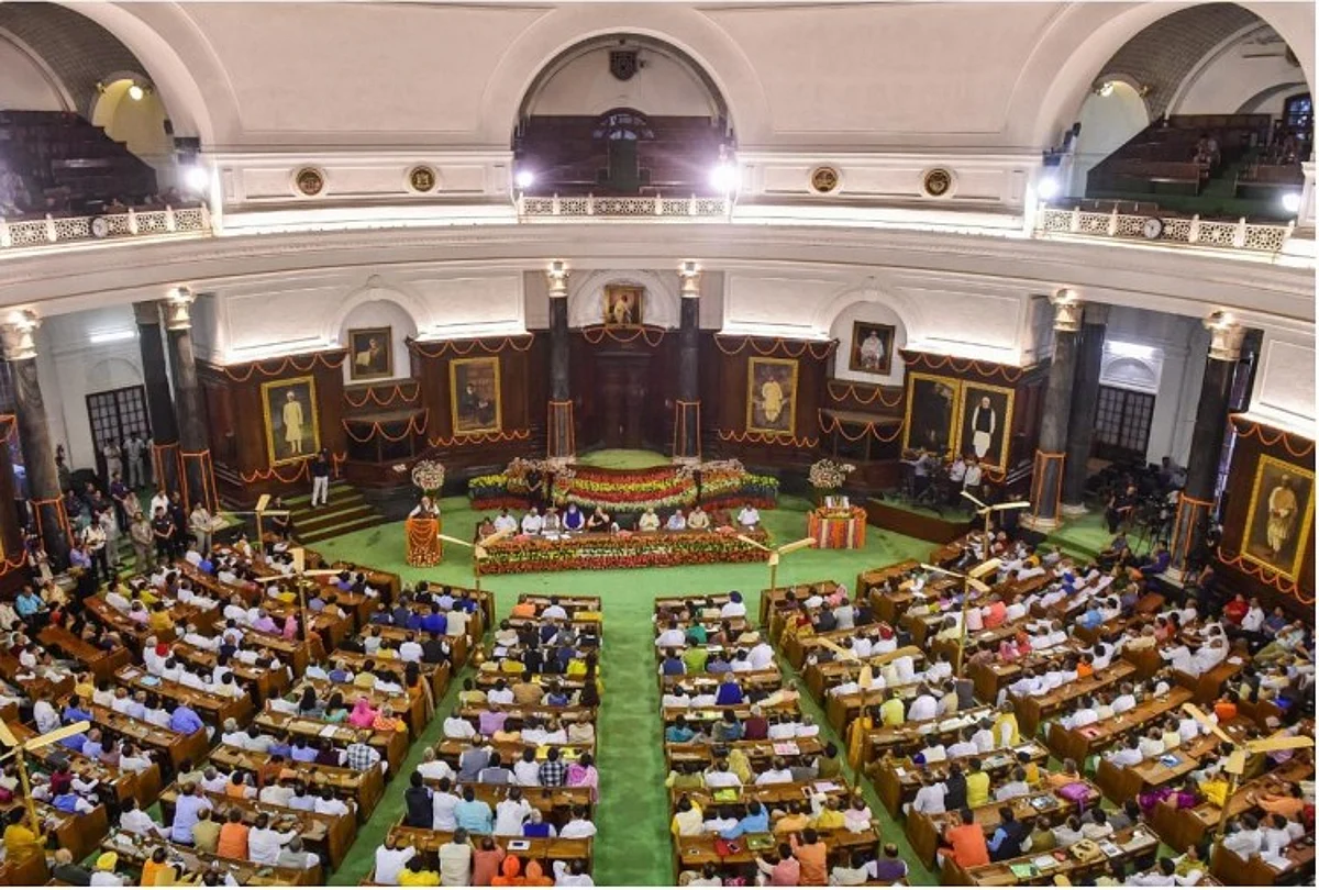 दिल्ली हिंसा के मुद्दे पर संसद में हंगामा, स्थगित हुई कार्यवाही