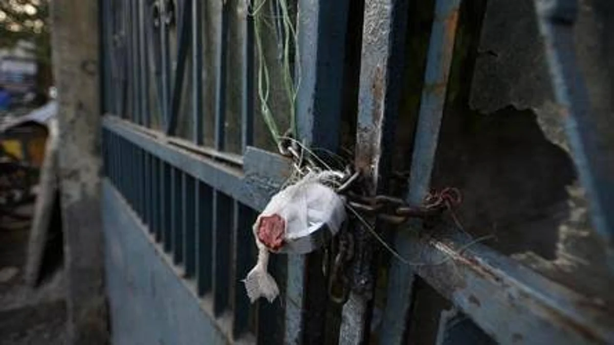लॉक डाउन में सख़्ती का नहीं कोई असर, एक फैक्ट्री हुई सील