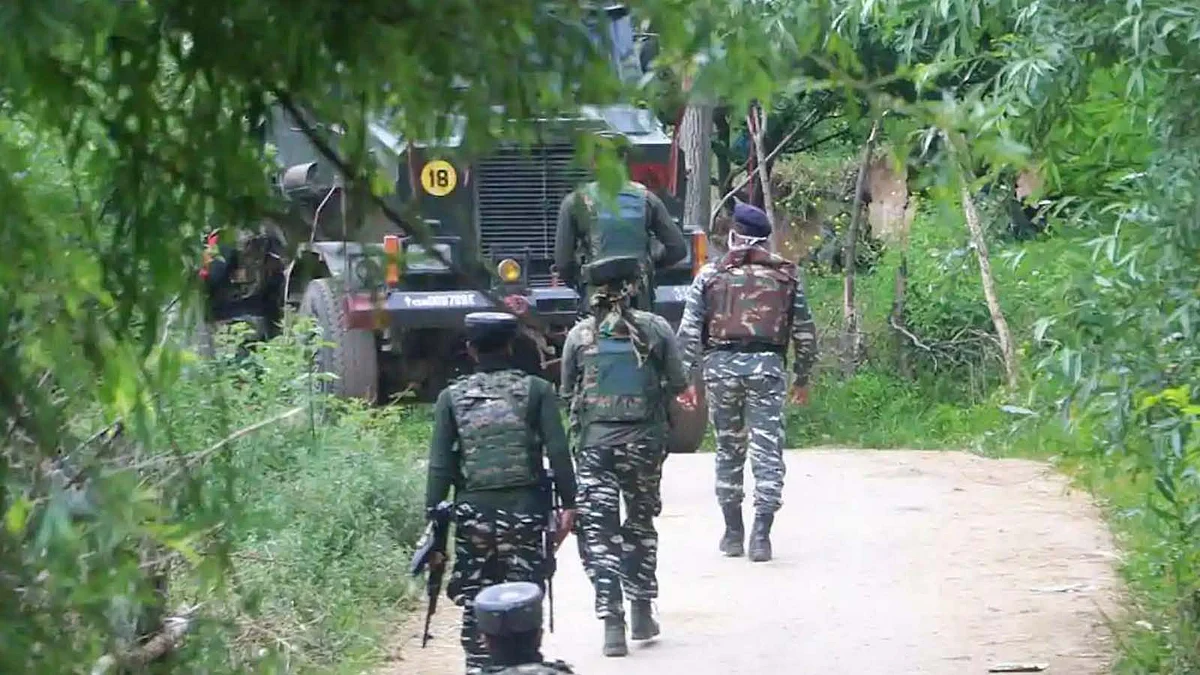जम्मू-कश्मीर में दो अलग-अलग मुठभेड़ में छह आतंकवादी मारे गए