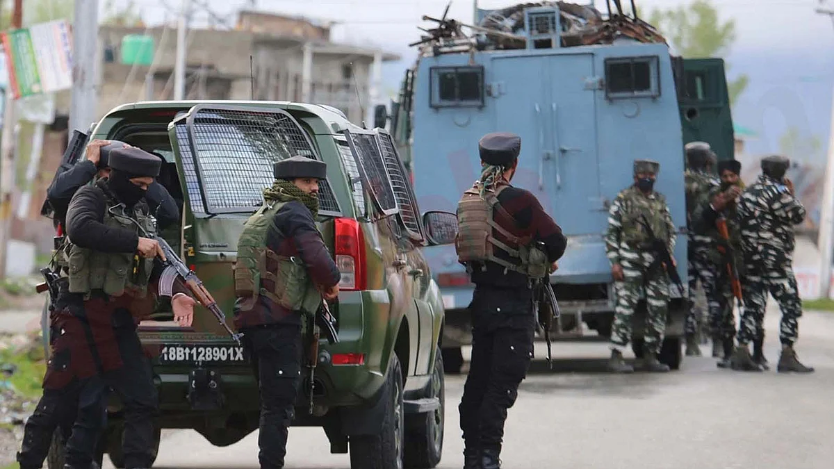 जम्मू-कश्मीर: पुलवामा के गंगू इलाके में CRPF टीम पर आतंकियों का हमला