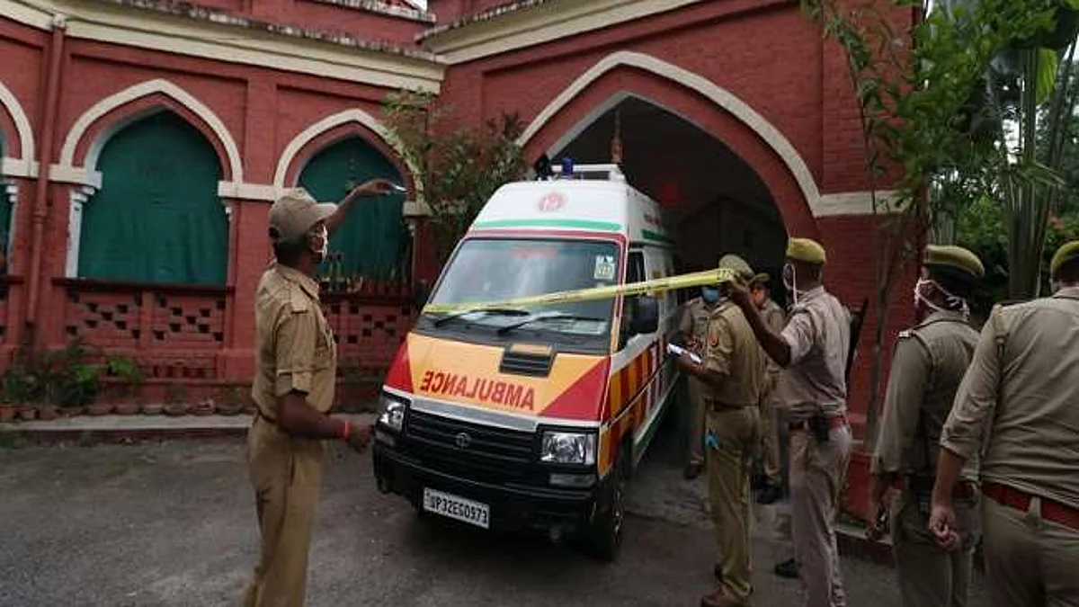 लखनऊ: रेलवे के बड़े अधिकारी की पत्नी और बेटे की हत्या से मचा हड़कंप