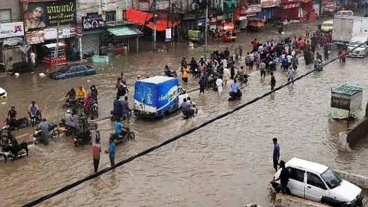 भारत के साथ पाकिस्तान में भी बढ़ रहा बारिश का कहर, अब तक 125 की मौत