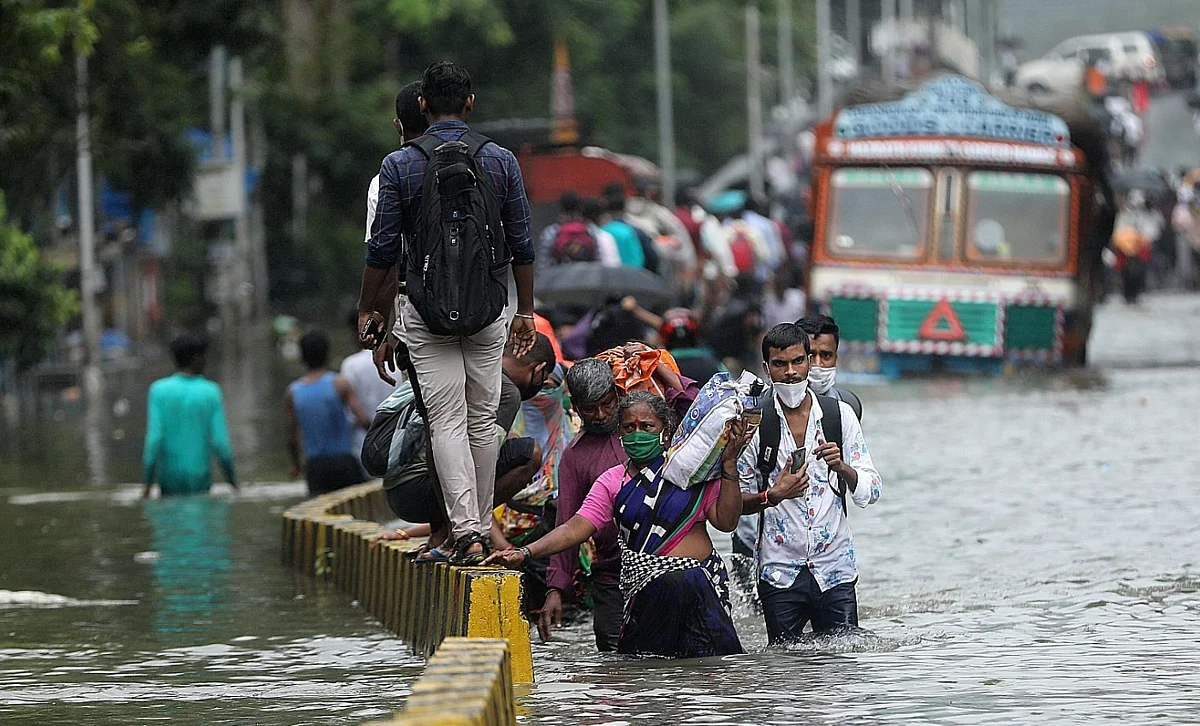 मुंबई में बारिश से जो लोग मारे गए उसका दोषी कौन है