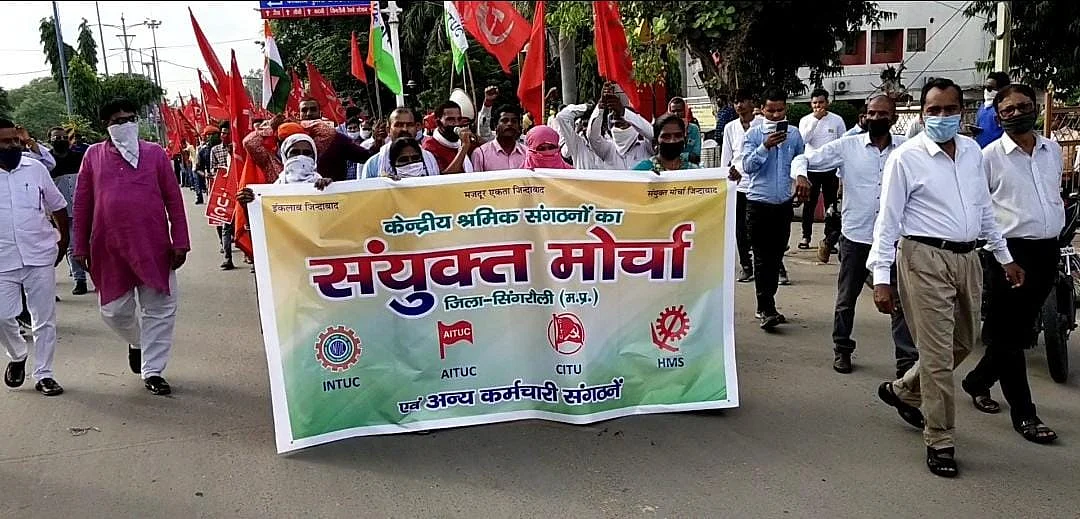 पैदल मार्च