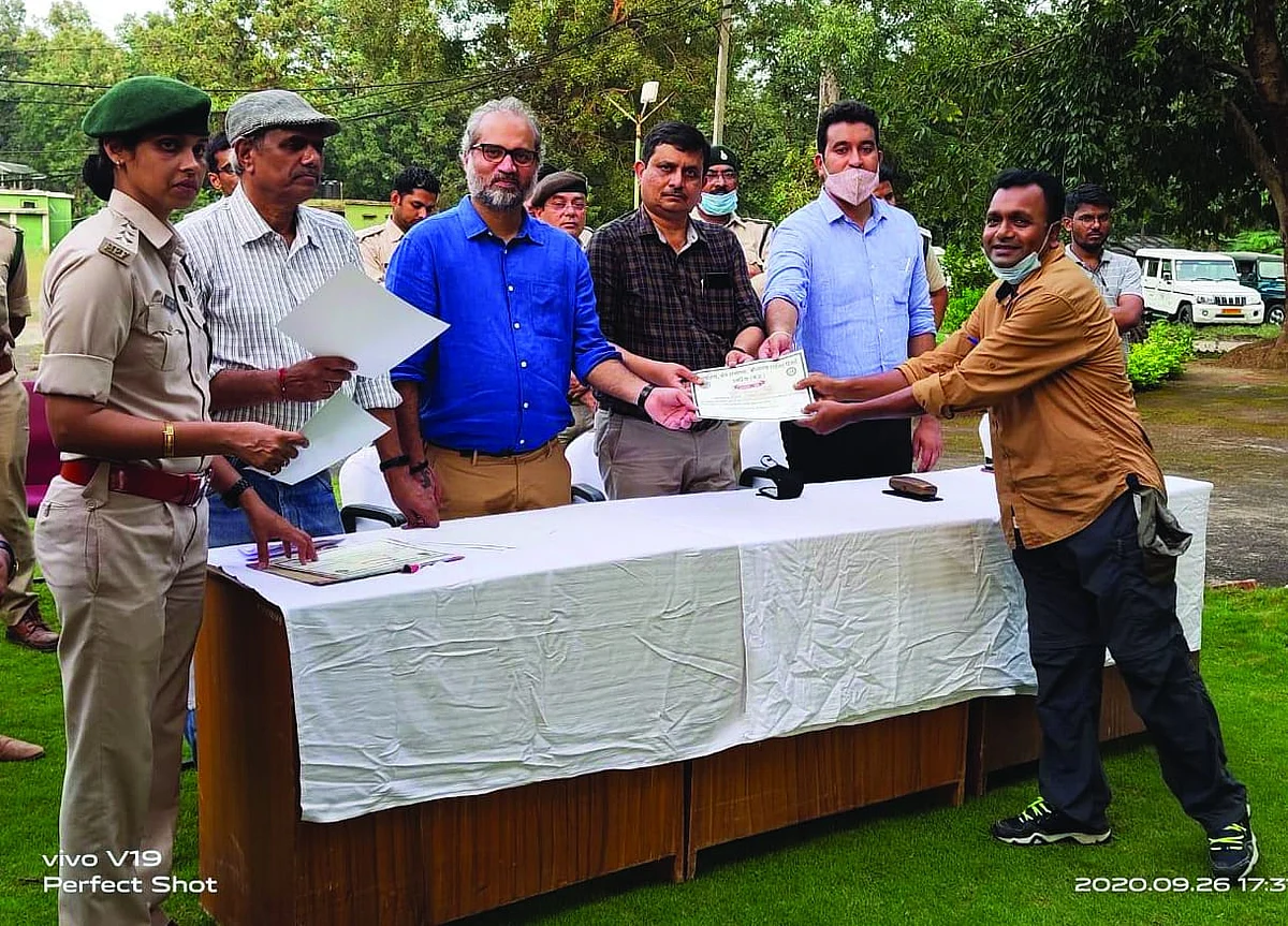 उमरिया : सफारी के दौरान जंगली हाथियों से सैलानियों को सुरक्षित करेंगे गाइड