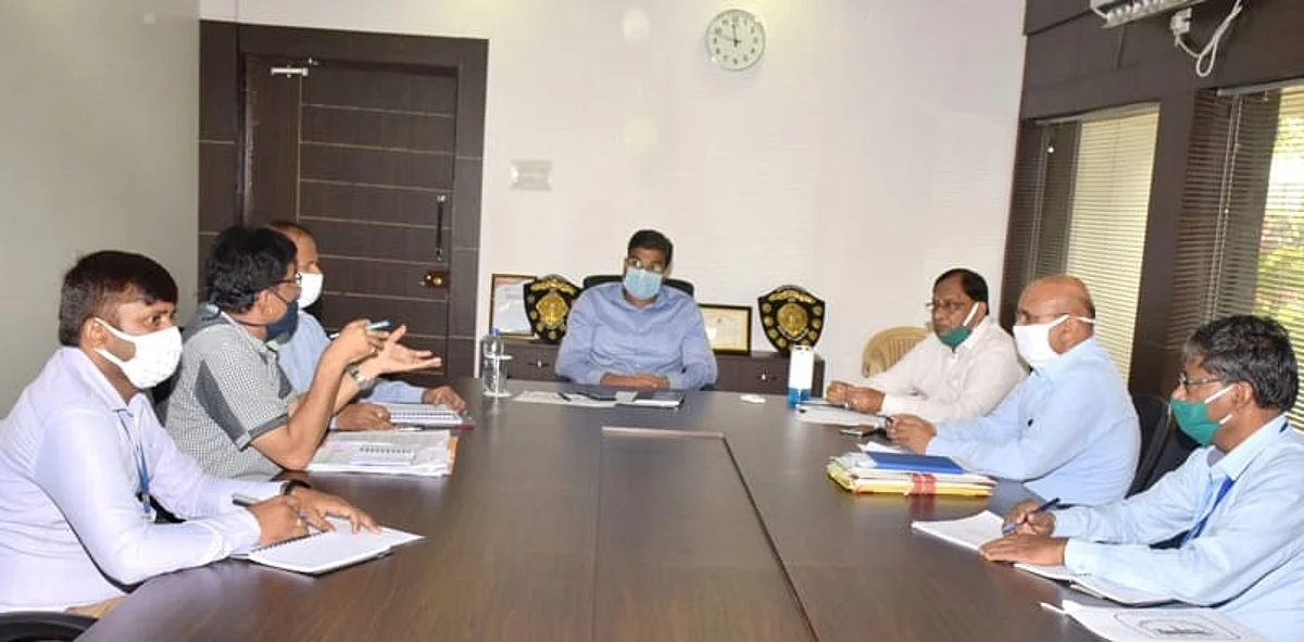 बिना स्वीकृति भवन निर्माण करने वाले भवन स्वामियों के विरूद्ध करें कार्यवाही