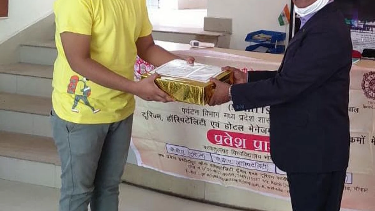 राजधानी में आयोजित बेस्ट शेफ़ ऑफ वीक़ प्रतियोगिता के विनर पुरूस्कृत