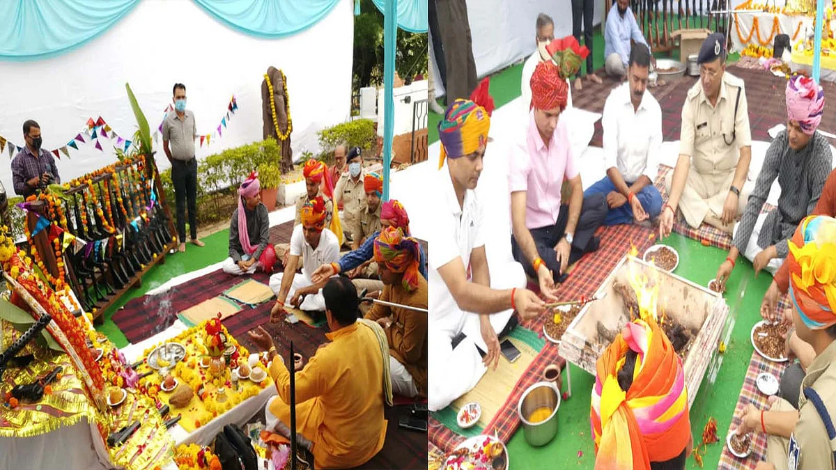 दशहरे के मौके पर पुलिसकर्मियों ने शस्त्र पूजन कर प्रदेशवासियों को दी बधाई