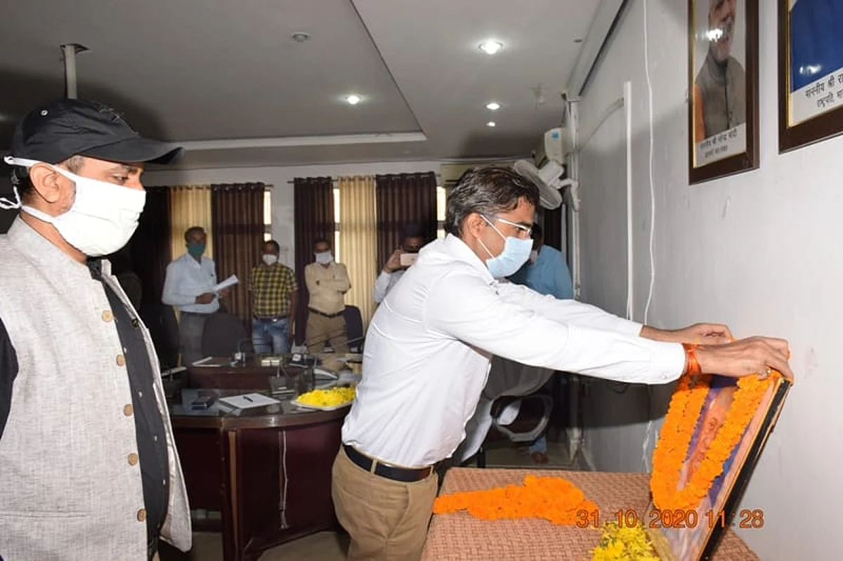 राष्ट्रीय एकता दिवस के अवसर पर कलेक्टर ने लौह पुरूष सरदार पटेल को किया नमन
