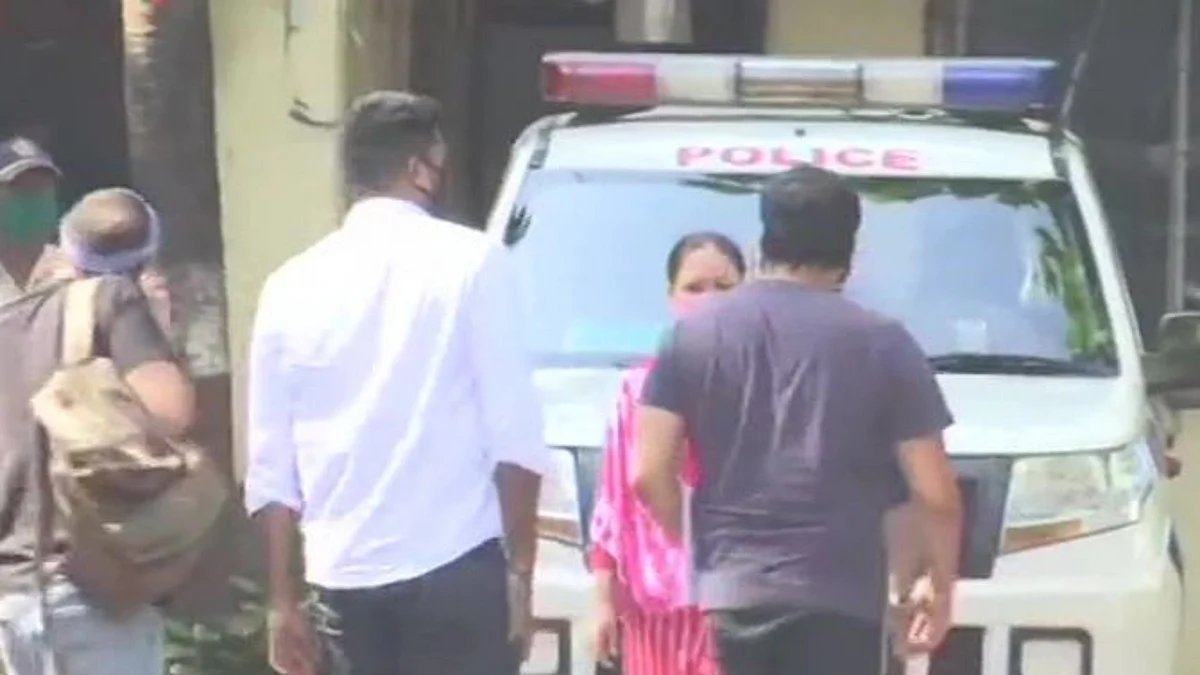 पायल घोष मामले में वर्सोवा पुलिस स्टेशन पहुंचे अनुराग कश्यप, पूछताछ जारी