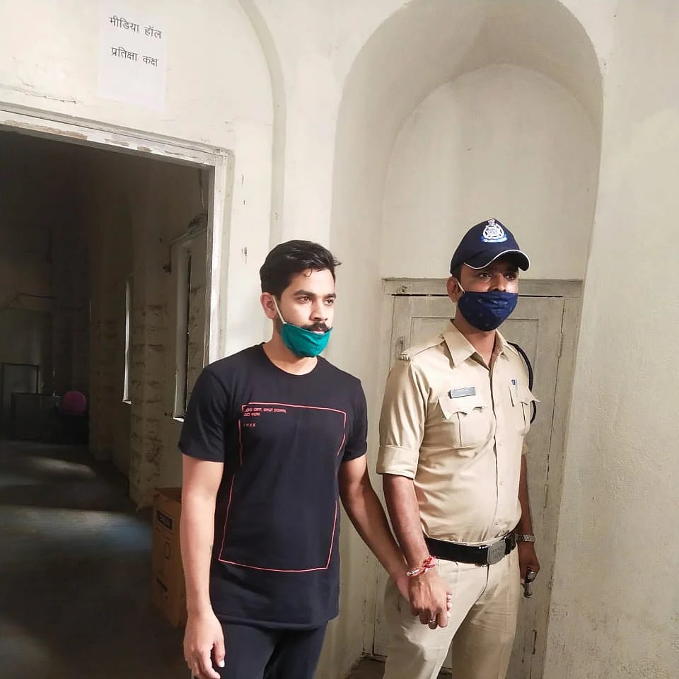 सॉफ्टवेयर इन्जीनियर मनोज उर्फ मोंटी
