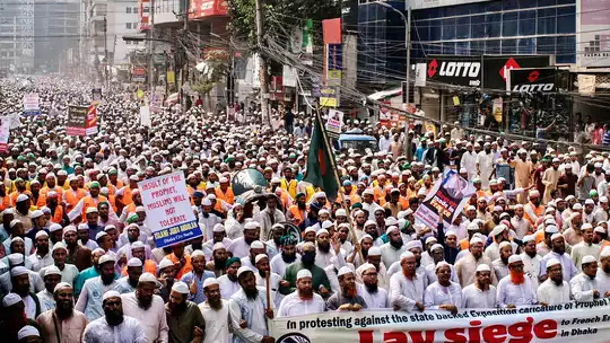 पैगंबर कार्टून विवाद: इस्लामिक समूह ने बांग्लादेश में किए जमकर प्रदर्शन