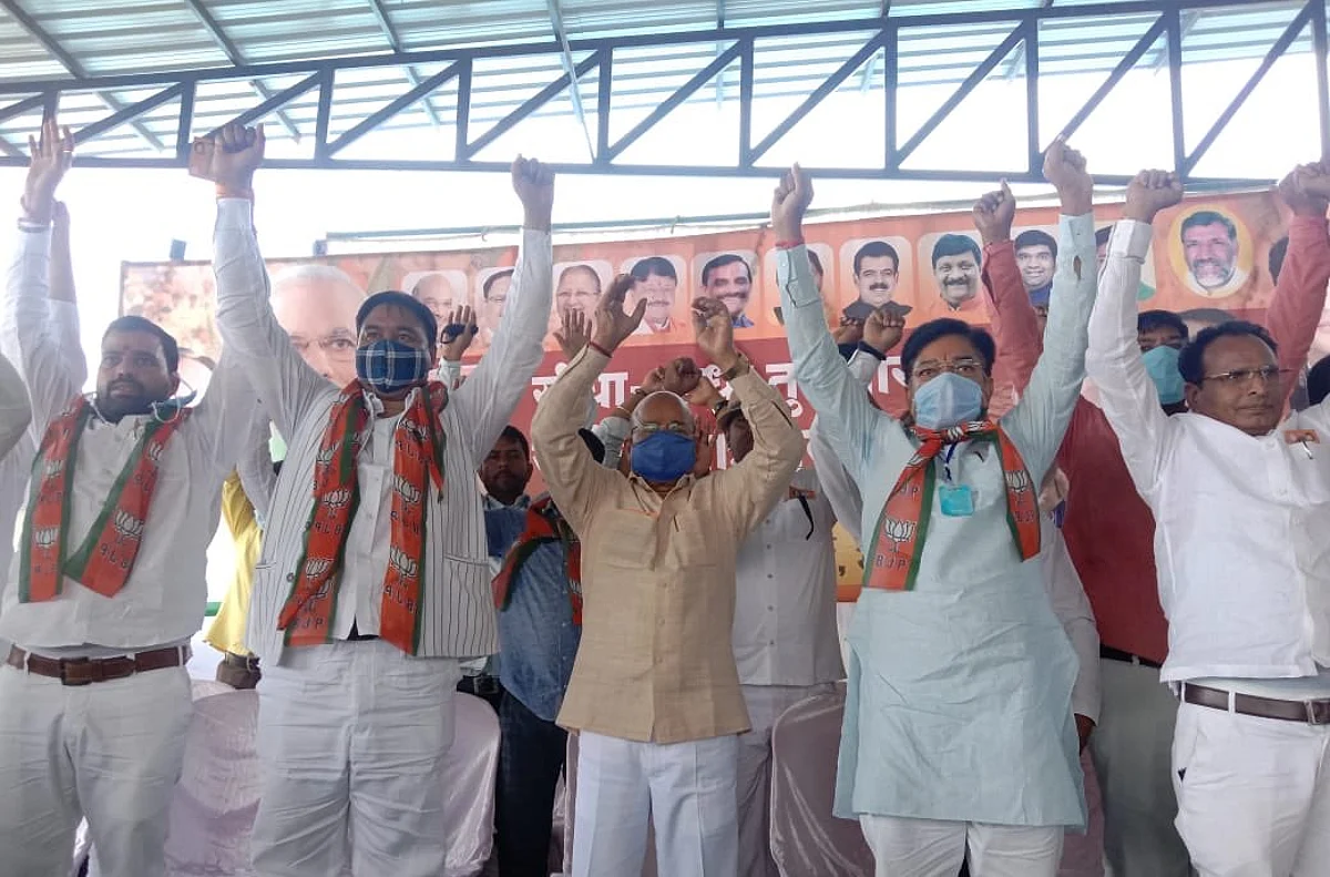 कांग्रेस ने देश में हमेशा से जातिवाद व तुष्टीकरण की राजनीति को हवा दी है